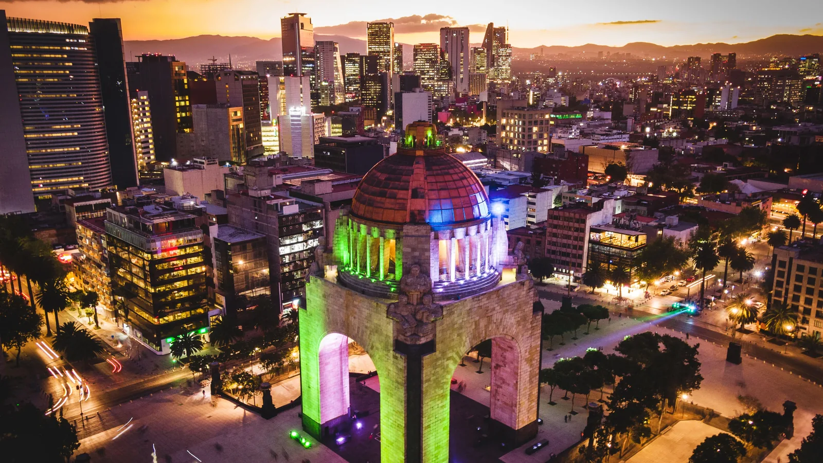Monumento a la Revoluci&oacute;n lit at dusk with the Mexico City skyline behind &mdash; CH3 Agency